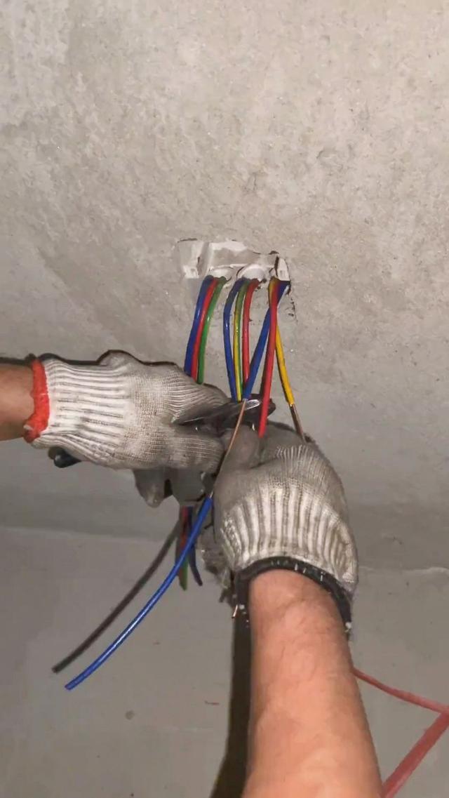 电改造牢记这12条连师傅都说专业pg电子装修的坑非踩不可吗？水(图3)